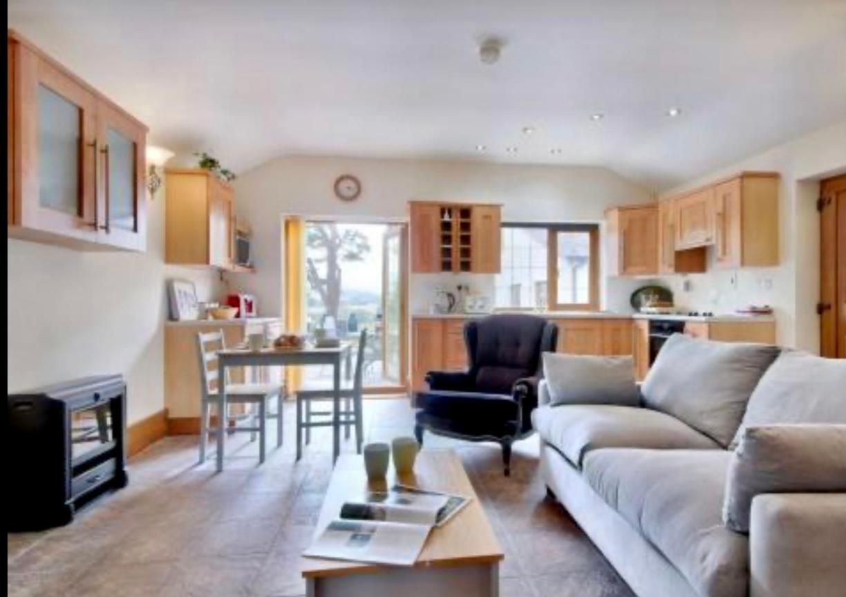 Mountain View Cottage, Hot Tub , Stunning Views Llanhamlach Exterior photo